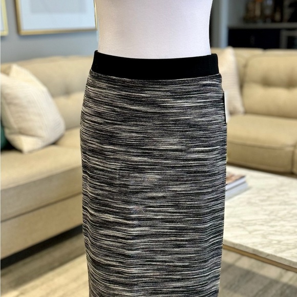 Trina Turk NWT Black Gray Knit Skirt Bodycon Elastic Waist Pencil Medium M New - Picture 2 of 3